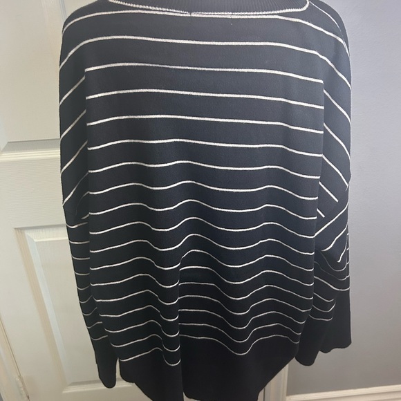 🖤🤍”Max Studio” NWT Black/White Striped Pullover Sweater w/ Wide Sleeves Size XL🖤 - Picture 5 of 11